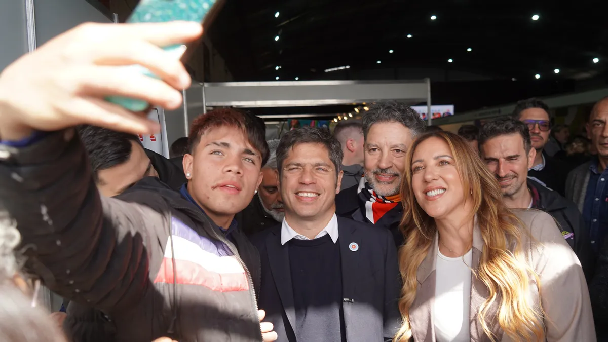 Menendez-y-Kicillof-en-la-Expo-Hecho-en-Merlo-10