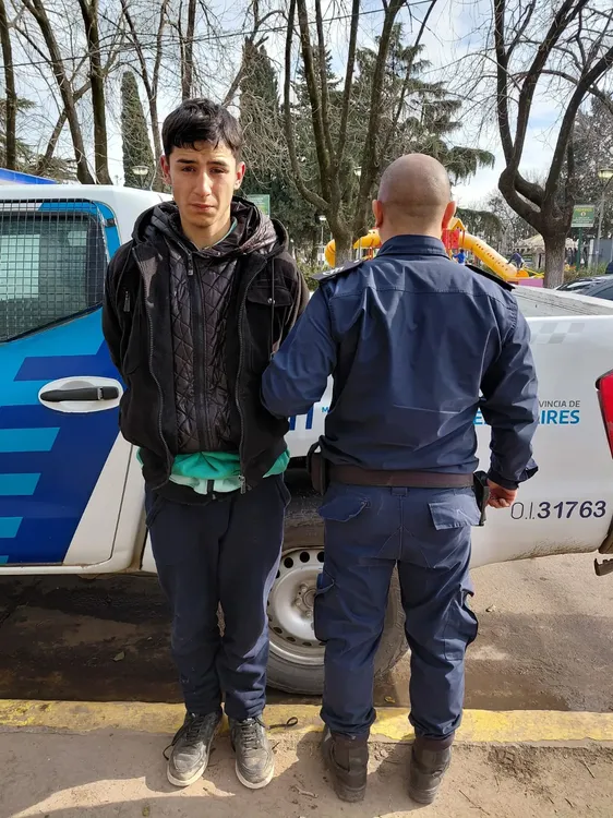 3 foto MARIANO ACOSTA_ DOS JÓVENES DETENIDOS TRAS INTENTAR ASALTAR A UN HOMBRE EN LA PARADA DEL COLECTIVO