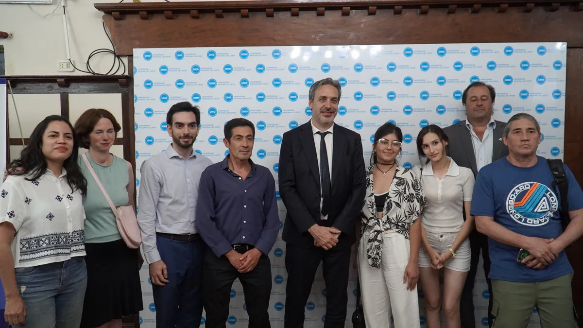 Presentacion-de-RECUPERAR-MALVINAS-en-la-UNO-5